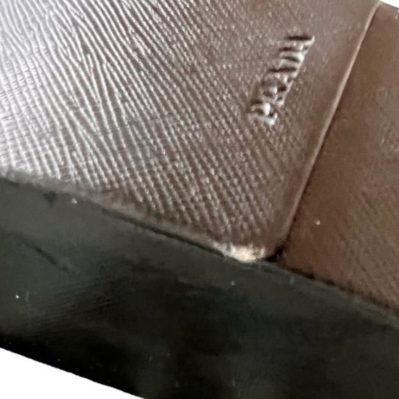 Authentic PRADA Havana Tortoise Sunglasses
SPR 17OS FAL - 121 / 54MM - Picture 5 of 9